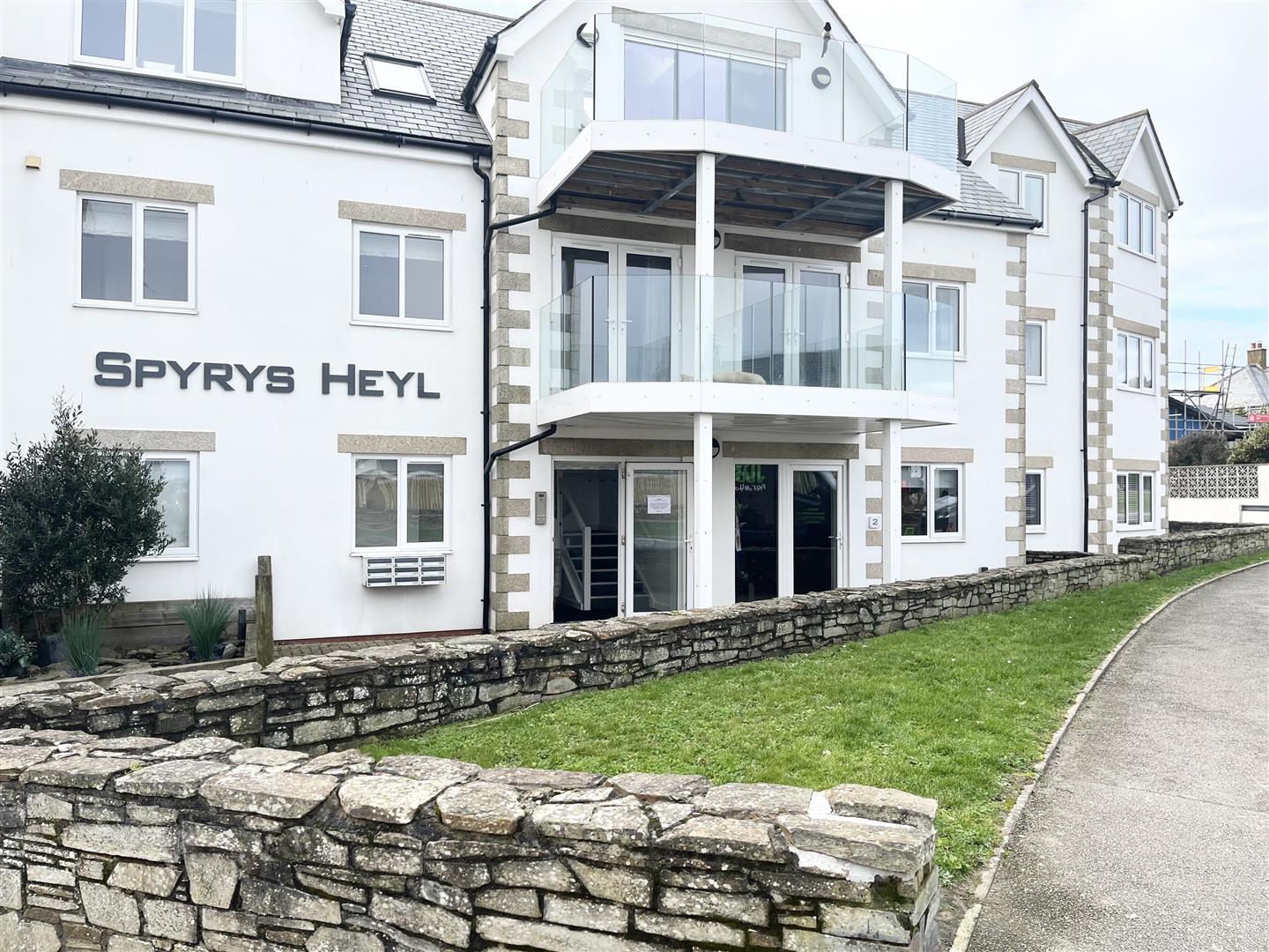 Pentire Crescent, Newquay photo - 1